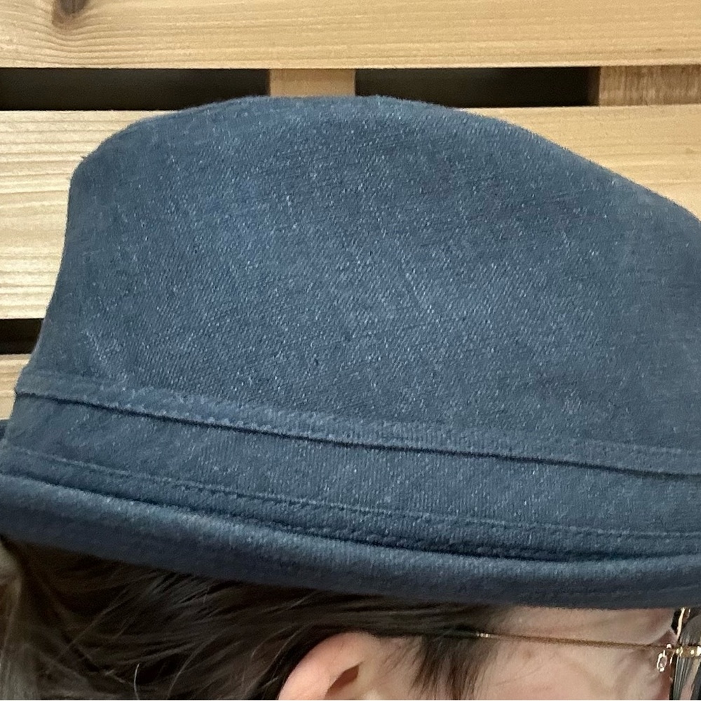Heathered-blue hat fedora